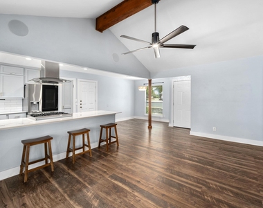 7404 Lunar Dr - Photo Thumbnail 6