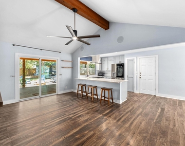 7404 Lunar Dr - Photo Thumbnail 5