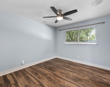 7404 Lunar Dr - Photo Thumbnail 13