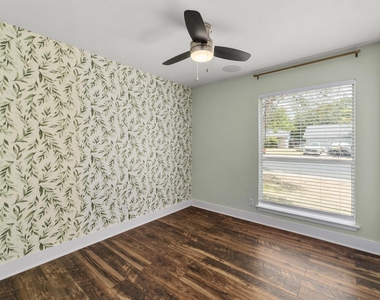 7404 Lunar Dr - Photo Thumbnail 16