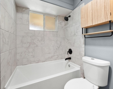 7404 Lunar Dr - Photo Thumbnail 15
