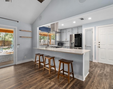 7404 Lunar Dr - Photo Thumbnail 7