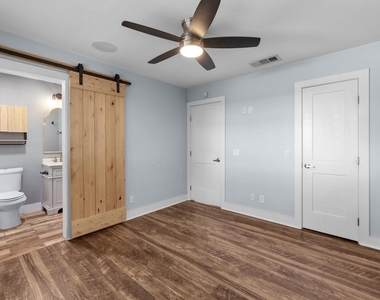 7404 Lunar Dr - Photo Thumbnail 12