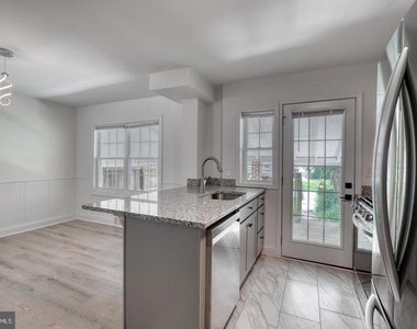 1722 Edgewood Road - Photo Thumbnail 8