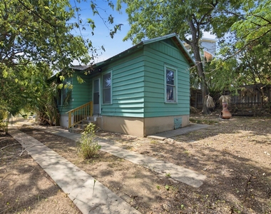 1406 E 11th St - Photo Thumbnail 13