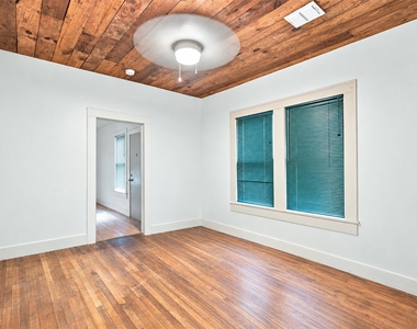 1406 E 11th St - Photo Thumbnail 11
