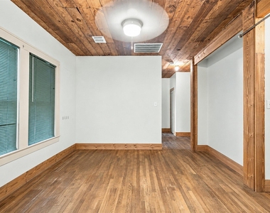 1406 E 11th St - Photo Thumbnail 10