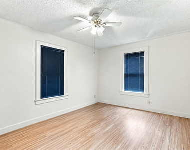 1406 E 11th St - Photo Thumbnail 8