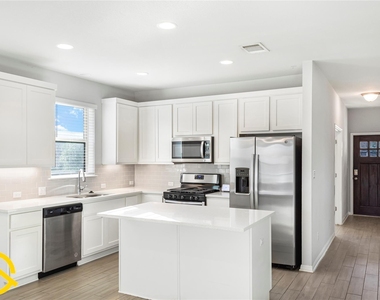 3008 Sage Ranch Dr - Photo Thumbnail 7