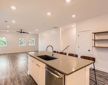 5924 S Congress Ave - Photo Thumbnail 15