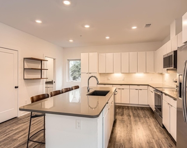 5924 S Congress Ave - Photo Thumbnail 16