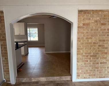 1005 #7 Hazelton St - Photo Thumbnail 13