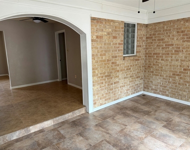 1005 #7 Hazelton St - Photo Thumbnail 12