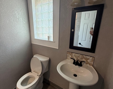 1005 #7 Hazelton St - Photo Thumbnail 21