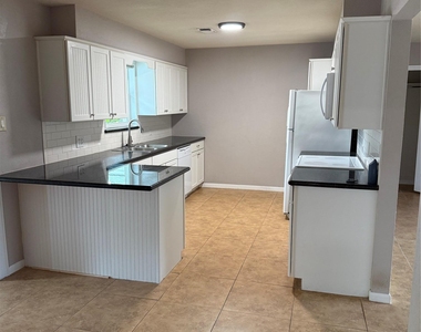 1005 #7 Hazelton St - Photo Thumbnail 19
