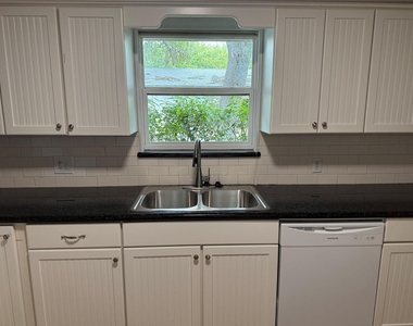 1005 #7 Hazelton St - Photo Thumbnail 7