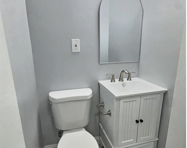 4235 Norfolk Avenue - Photo Thumbnail 8