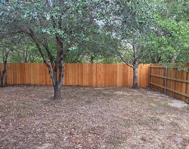 9105 Sweetgum Dr - Photo Thumbnail 3