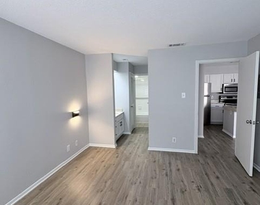 8888 Tallwood Dr - Photo Thumbnail 7