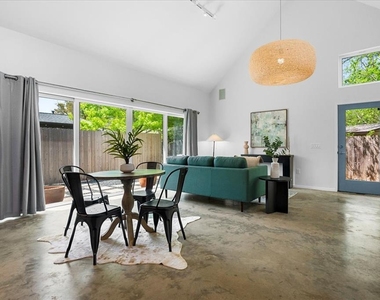 1808 Forest Hill Dr - Photo Thumbnail 2