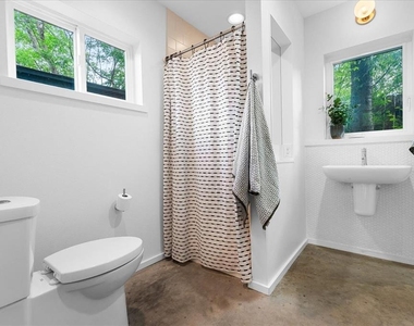 1808 Forest Hill Dr - Photo Thumbnail 11