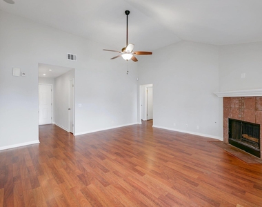 214 Crystal Knoll Blvd - Photo Thumbnail 5