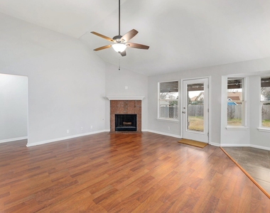 214 Crystal Knoll Blvd - Photo Thumbnail 2