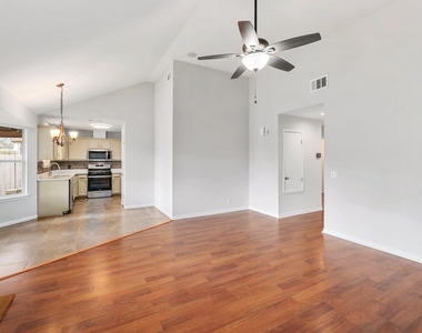 214 Crystal Knoll Blvd - Photo Thumbnail 4
