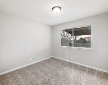 214 Crystal Knoll Blvd - Photo Thumbnail 17
