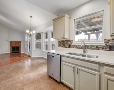 214 Crystal Knoll Blvd - Photo Thumbnail 8