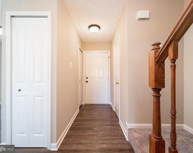 645 Realm Court W - Photo Thumbnail 4