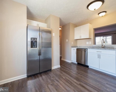 645 Realm Court W - Photo Thumbnail 3