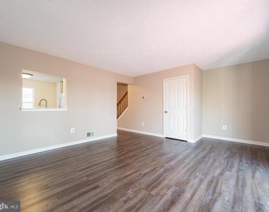 645 Realm Court W - Photo Thumbnail 5