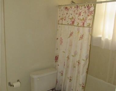 1715 Briar St - Photo Thumbnail 9