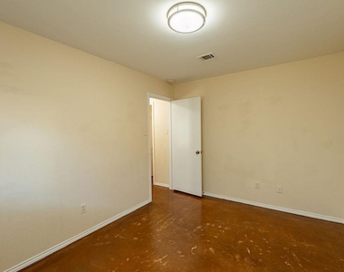2403 Monarch Dr - Photo Thumbnail 13