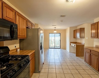 2403 Monarch Dr - Photo Thumbnail 4