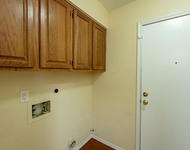 2403 Monarch Dr - Photo Thumbnail 11
