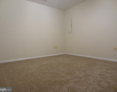 836 Knob Court - Photo Thumbnail 17