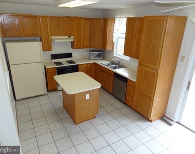 836 Knob Court - Photo Thumbnail 8