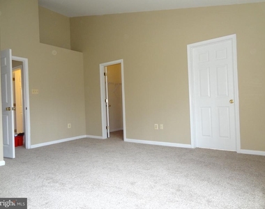836 Knob Court - Photo Thumbnail 11
