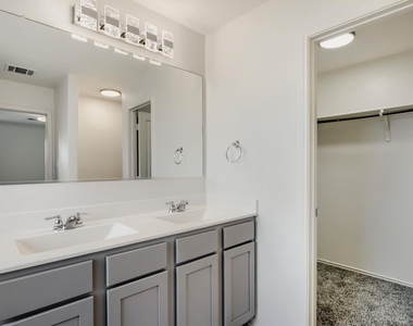 125 Guardian Angel Ct - Photo Thumbnail 9