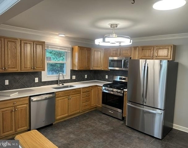 906 Rosedale Avenue - Photo Thumbnail 7