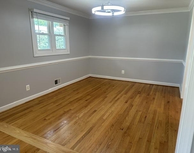 906 Rosedale Avenue - Photo Thumbnail 5