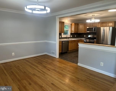 906 Rosedale Avenue - Photo Thumbnail 6