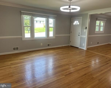 906 Rosedale Avenue - Photo Thumbnail 3