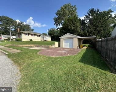 906 Rosedale Avenue - Photo Thumbnail 1