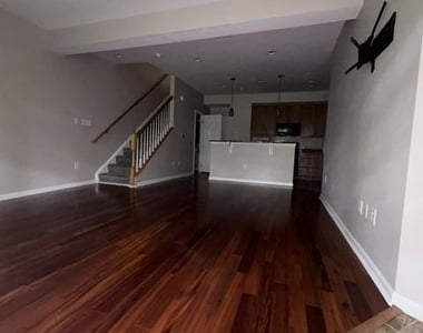 7506 Stoney Run Drive - Photo Thumbnail 3