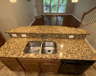 7506 Stoney Run Drive - Photo Thumbnail 4