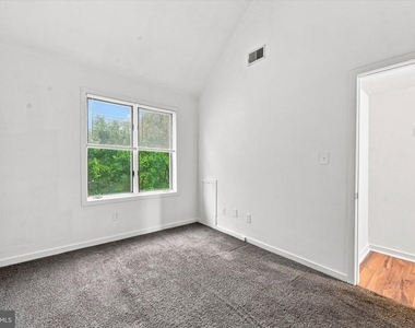 1504 N Broom Street - Photo Thumbnail 12