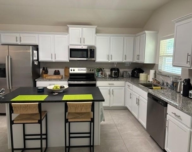 3403 N Monument Dr N - Photo Thumbnail 5